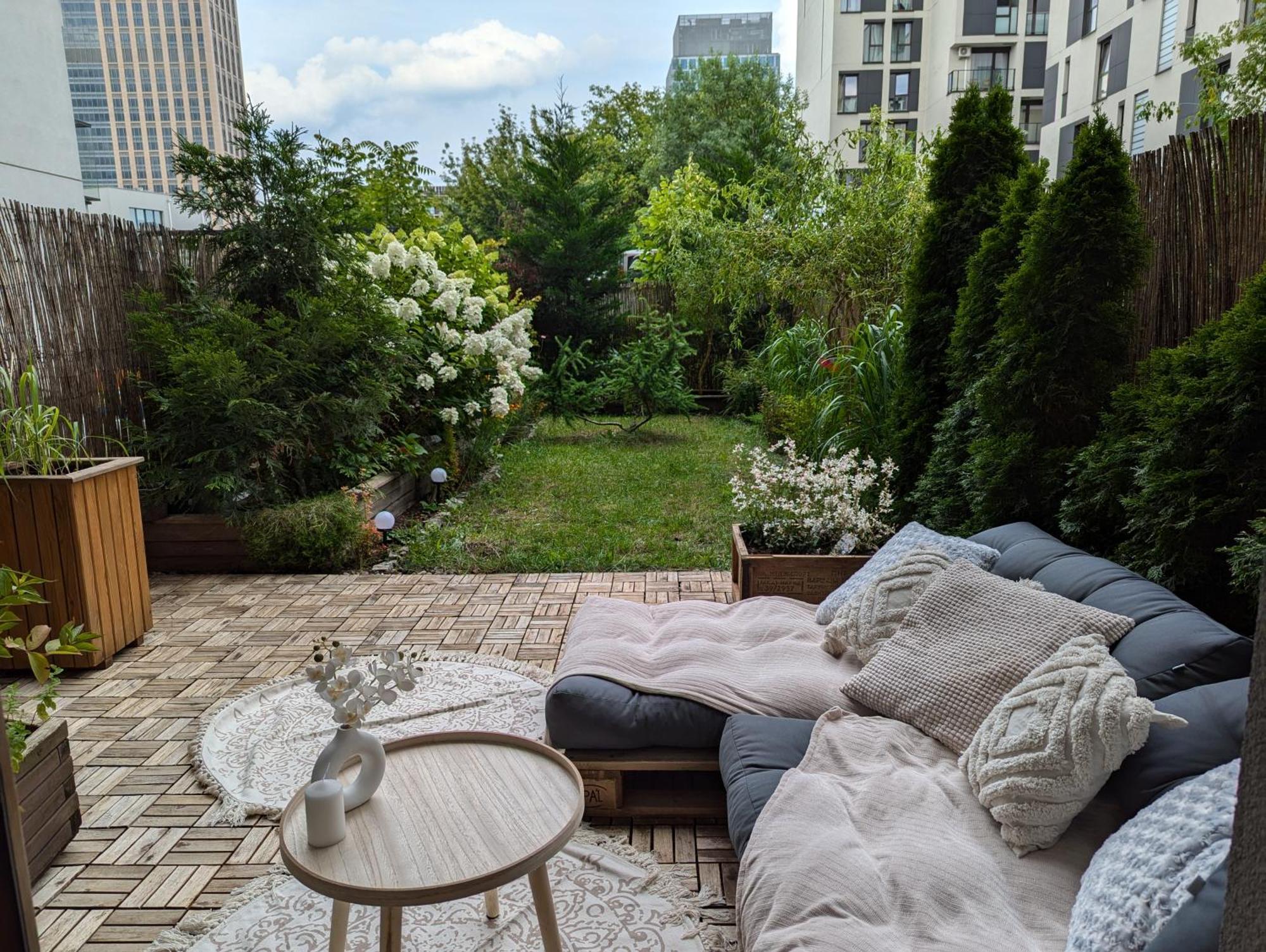 Botanical Escape Warsaw Apartment Exterior photo